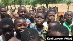 Les élèves de l'école primaire publique de Louanga, Togo, 23 mai 2017. (VOA/Kayi Lawson).