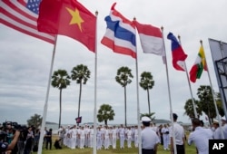 美國海軍軍人在泰國東部一個海軍基地舉行東盟-美國海上演習開幕式。（2019年9月2日）