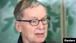 Anders Olsson, membre du secrétariat permanent de l'Académie suedoise lors d'une interview, le 4 mai 2018
