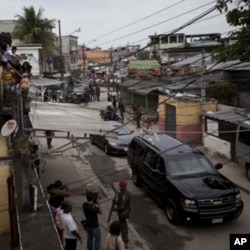 Obama visitou o muceque Cidade de Deus