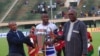 Le président de la CAF, Ahmad Ahmad (à g.), et le président du Burkina Faso, Roch Kaboré (à dr.), ont remis la Coupe du Faso au capitaine d'EFO, Ouagadougou, le 5 août 2017. (VOA/Issa Napon)