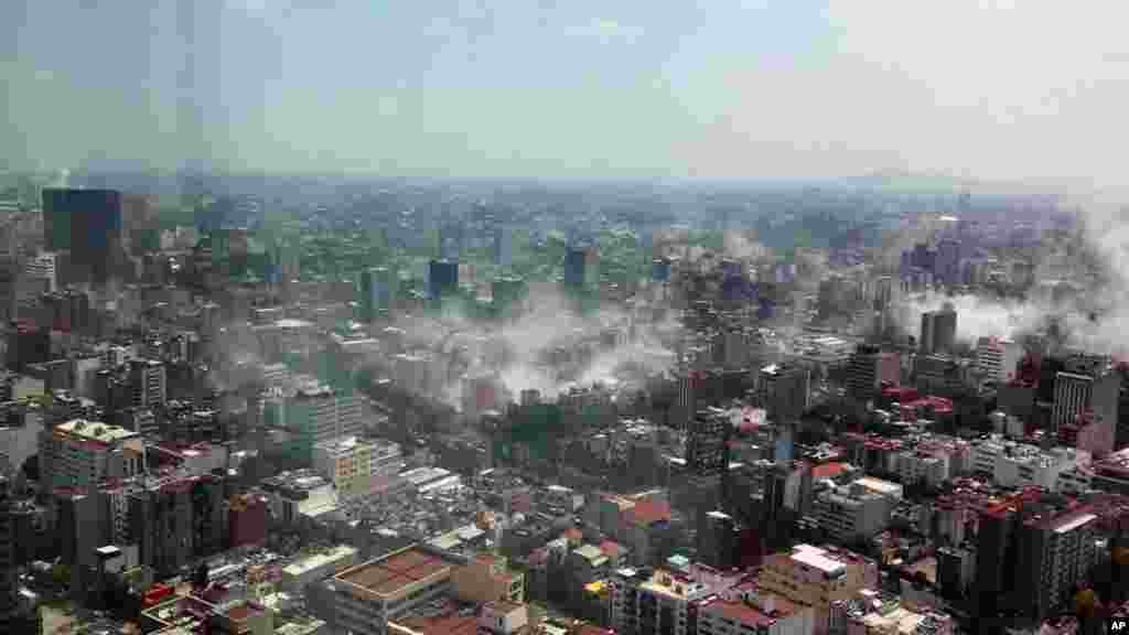 Une photographie prise de la Torre Latina, à Mexico, Mexique, le 19 septembre 2017.