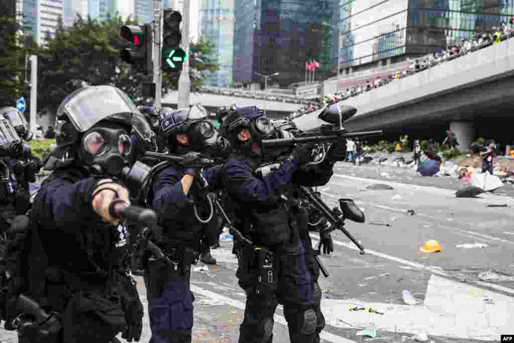 2019年6月12日,香港警方驅趕反送中條例修訂的抗議者。