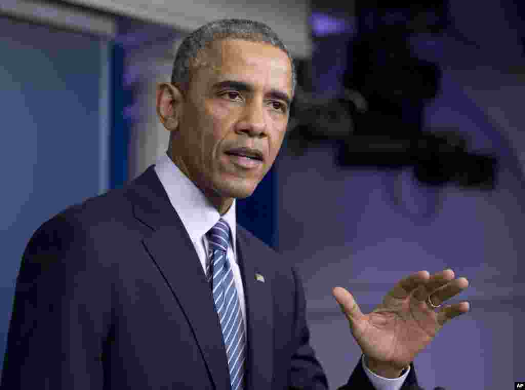 Le président Barack Obama parle de la Maison Blanche après que le grand jury Ferguson a décidé de ne pas inculper l'agent de police Darren Wilson dans la mort par balle de Michael Brown, Washington, le 24 novembre 2014.