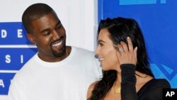  Kanye West et Kim Kardashian West aux MTV Video Music Awards, New York, le 28 août 2016.