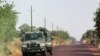 Des soldats maliens près de 40 kilomètres de Segou au centre de Mali, le 14 janvier 2013. 