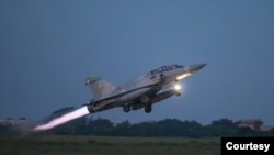台灣軍方2020年9月22日舉行聯合防空作戰訓練時一架幻影戰機進行緊急起飛訓練(台灣國防部提供)