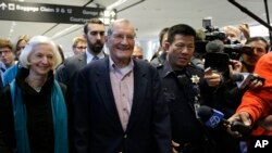 紐曼步出機場