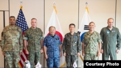 美國、南韓和日本軍事指揮官2017年10月29日在夏威夷會面 (美國海軍照片)