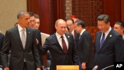 美國總統奧巴馬、俄羅斯總統普京和中國主席習近平在北京的亞太經合組織峰會上（2014年11月11日）