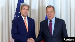 John Kerry rencontre son homologue russe Sergei Lavrov à Genève, Suisse, le 26 août 2016.