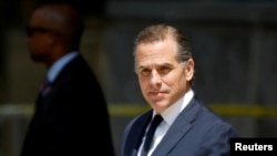 រូបឯកសារ៖ លោក Hunter Biden កូនប្រុសរបស់ប្រធានាធិបតីសហរដ្ឋអាមេរិក លោក Joe Biden បង្ហាញខ្លួននៅតុលាការ ក្នុងក្រុង Wilmington រដ្ឋ Delaware កាលពីថ្ងៃទី ២៦ ខែកក្កដា ឆ្នាំ ២០២៣។ 
