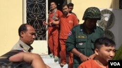 រូប​ឯកសារ៖ លោក មា​ជ​ សុ​វ​ណ្ណា​រ៉ា​ មន្ដ្រី​ជាន់​ខ្ពស់​គណបក្ស​សង្គ្រោះ​ជាតិ ​ក្រោយ​ចេញពី​សាលសវនា​ការ​តុលាការ​កំពូល​ នៅ​ថ្ងៃទី​១៨ ខែ​មករា ឆ្នាំ​២០១៧។ 