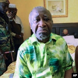 Laurent Gbagbo no seu quarto do Hotel du Golf sob a custódia das forças republicanas da Costa do Marfim