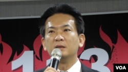 民進黨中央黨部發言人林俊憲(美國之音申華拍攝)