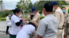 ក្រុម​«ស្រ្តី​ថ្ងៃ​សុក្រ»សុំ​អន្តរាគមន៍​ពី​ទូត​អាមេរិក​ឲ្យ​ជួយ​ស្វាមី​ជា​សកម្មជន​បក្ស​ប្រឆាំង​ជាប់​ពន្ធនាគារ