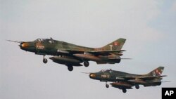 Caças bombardeiros Sukhoi SU-22, idênticos ao que se despenhou, quinta-feira, no Lubango.