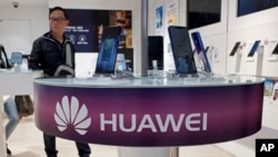 香港一家電子商店的華為手機展台。 （2019年3月29日）