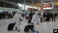 台灣旅客在法國戴高樂機場搭乘飛機（2021年2月1日）