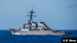 美國海軍導彈驅逐艦“科蒂斯•威爾伯”號2019年3月9日在菲律賓海進行演訓（資料圖片）