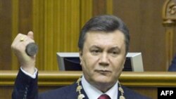 Ukrayna məhkəməsi prezidentin səlahiyyətlərini artırıb