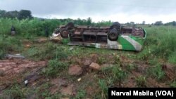 Un accident sur la route de Kolwezi située à 175 km de Lubumbashi, en RDC, le 18 mars 2018. (VOA/Narval Mabila)
