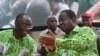 Henri Konan Bédié, président du PDCI à droite, et le secrétaire exécutif du parti, Maurice Kacou Guikahue (à gauche).