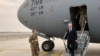 Des talibans intéressés par des pourparlers de paix, selon Mattis à Kaboul