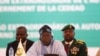 Le président de la Communauté économique des États de l'Afrique de l'Ouest et président du Nigéria, Bola Ahmed Tinubu, réagit en s'adressant au chef d'État et de gouvernement de la Cédéao à Abuja le 30 juillet 2023.