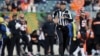 L'arbitre de NFL Sarah Thomas lors du match des Broncos de Denver contre les Bengals de Cincinnati en seconde période au Paul Brown Stadium, le 2 décembre 2018 à Cincinnati dans l'Ohio. (Reuters/Aaron Doster)