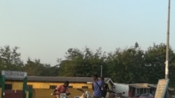 Des conducteurs de taxi motos.