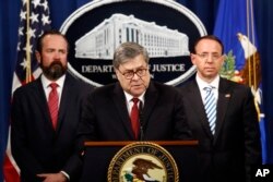 លោក William Barr រដ្ឋ​មន្ត្រី​ក្រសួង​យុត្តិធម៌​ថ្លែង​អំពី​ការ​ចេញ​ផ្សាយ​របាយការណ៍​កែ​តម្រូវ​របស់​ស្មាក្ដីពិសេស Robert Mueller ក្នុង​ពេល​ធ្វើ​សន្និសីទ​សាព័ត៌មាន​ កាល​ពី​ថ្ងៃ​ទី​១៨ មេសា ២០១៩ នៅ​ក្រសួង​យុត្តិធម៌ ក្នុង​រដ្ឋ​ធានី​វ៉ាស៊ីនតោន។