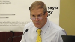 共和黨聯邦眾議員喬丹（Rep. Jim Jordan, R-OH）在聽證會上提問發言。（美國之音記者李逸華拍攝）