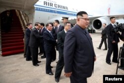 金正恩2018年6月10日乘坐中國國際國際航空公司的波音-747噴氣式客機抵達新加坡。