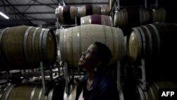 La viticultrice Ntsiki Biyela dans son domaine viticole à Stellenbosch, en Afrique du Sud, le 18 octobre 2017.