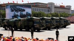 中國大力研發和部署DF-21D等中短程導彈威脅美軍在西太平洋活動（美聯社2015年9月攝）