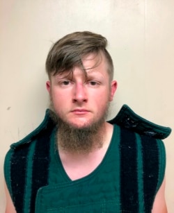21歲男子羅伯特·亞倫·朗（Robert Aaron Long）為亞特蘭大數起槍擊案的犯罪嫌疑人。