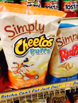 រូបឯកសារ៖ នំ Cheetos ដែល​គេ​ដាក់​លក់​ក្នុង​ហាង​លក់ទំនិញ​មួយកន្លែងនៅ​ទីក្រុង ញូវយ៉ក កាលពី​ខែមករា ឆ្នាំ២០១៤។
