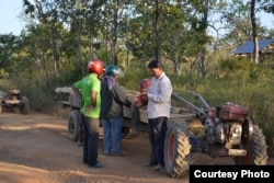 លោក អ៊ូច ឡេង គឺជា​សកម្មជន​ការពារ​ព្រៃឈើ​របស់​កម្ពុជា​មួយ​រូប ដែល​ទទួល​បាន​ពាន​រង្វាន់​វីរៈជន​បរិស្ថាន Goldman Environmental Prize ឆ្នាំ​២០១៦។ លោក​បាន​ចំណាយ​ពេល​តាមដាន ស៊ើប​អង្កេត និង​ចងក្រង​ជា​ឯកសារ​នៃ​សកម្មភាព​កាប់​ឈើ​ខុស​ច្បាប់​របស់​ឈ្មួញ និង​ក្រុមហ៊ុន​ឈើ​នៅ​ទូទាំង​ប្រទេស​កម្ពុជា​អស់រយៈពេល​ជាង​២០​ឆ្នាំ​កន្លង​មក​នេះ។ (រួបថត​ផ្តល់​ឲ្យ​ដោយ GEP)