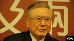 國民黨前中評會主席邱進益表示，台灣反服貿抗議是「溫水煮青蛙」現象.(美國之音湯惠芸)
