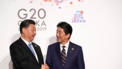 日本首相安倍晉三與中國國家主席習近平在日本大阪出席G20峰會時握手。（2019年6月28日）