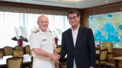 日本防衛大臣河野太郎2019年9月24日在東京會見到訪的美國海軍作戰部長吉爾代上將（美國海軍照片）