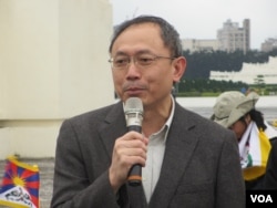 台灣人權公約施行監督聯盟召集人黃嵩立教授（美國之音張永泰拍攝）