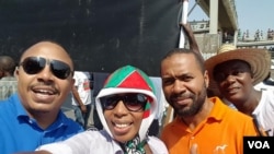 Militantes da UNITA e da CASA-CE (camisa laranja) na manifestação contra a CNE