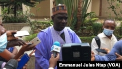 Alamine Ousmane Mey, ministre camerounais de l’Economie, explique à la presse les grandes lignes de la stratégie nationale de développement, à Yaoundé, le 18 novembre 2020.
