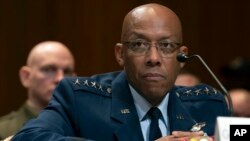 Голова Об’єднаного комітету начальників штабів ВПС США генерал Чарльз Браун під час слухань у комітеті Сенату з питань оборони, 8 травня 2024 р., Вашингтон. (AP Photo/Mark Schiefelbein)