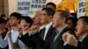 (左起)张秀贤、陈淑庄、朱耀明、陈健民和戴耀廷2019年4月9日在香港西九龙裁判法院前呼口号