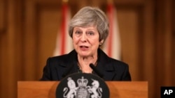Britanska premijerka Tereza Mej na konferenciji za novinare u Londonu, 15. novembar 2018. (Foto: AP/Matt Dunham, Pool)