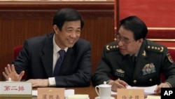 薄熙來和徐才厚將軍2010年在全國政協會議上
