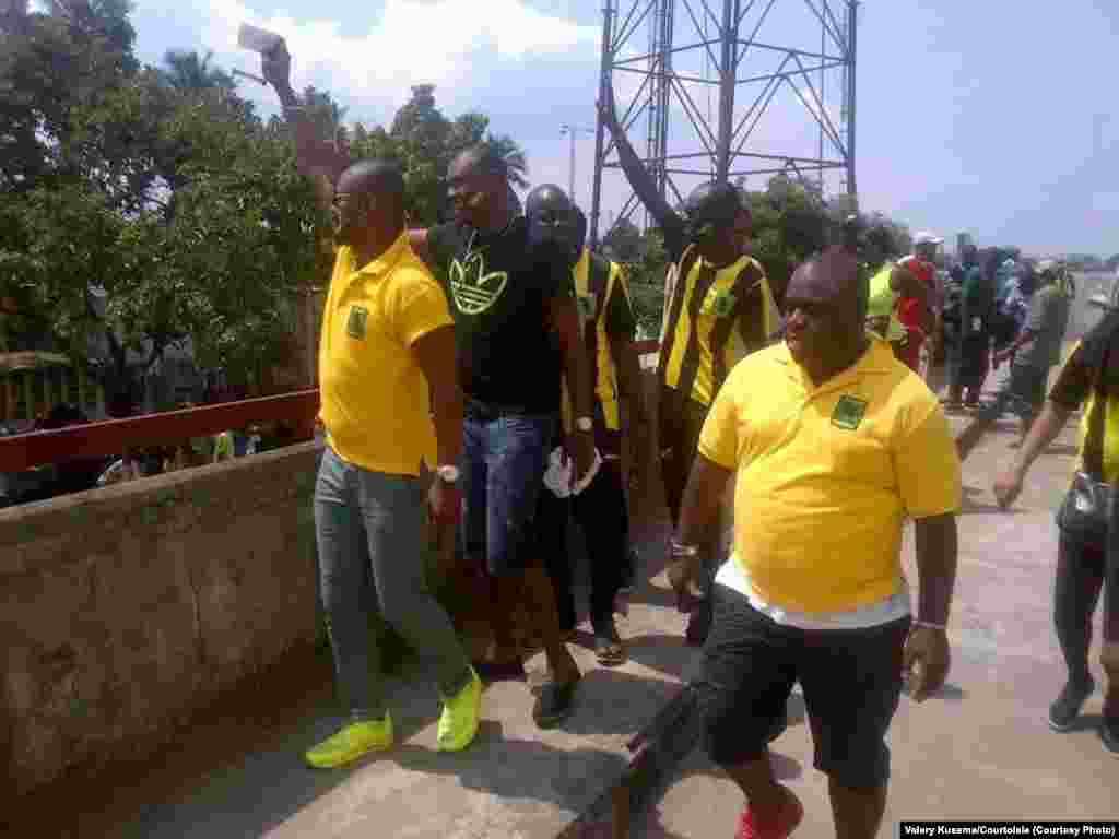 Des supporters de V.Club avant le match. Caf-C1 : V.club concède le nul face à Sétif (2-2). Dimanche 26 2014. Valery Kusema/Photo Courtoisie